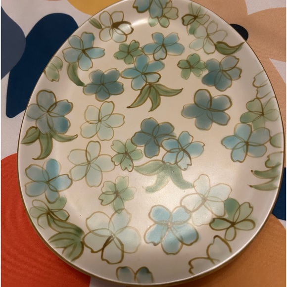 4 Pottery Barn egg shaped plates with gold rims. Beautiful floral designs. 🐣🐣 - Picture 2 of 7